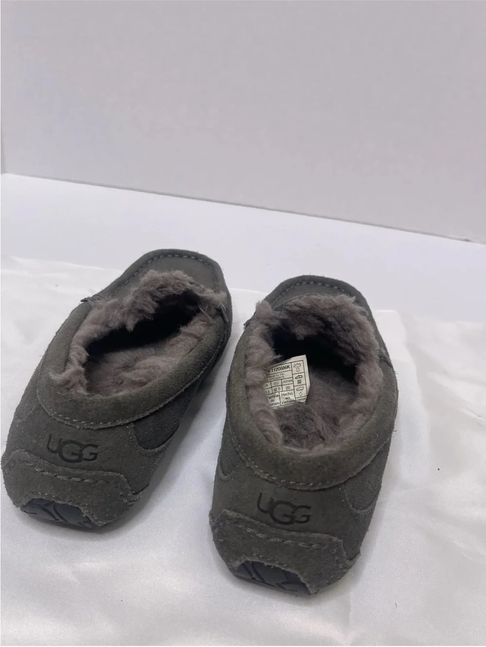 UGG Ansley Youth Slippers Sz 1 Gray Suede Shearling Slip On Cozy Comfort